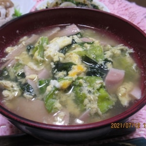 魚肉ソーセージとキャベツの玉子スープ